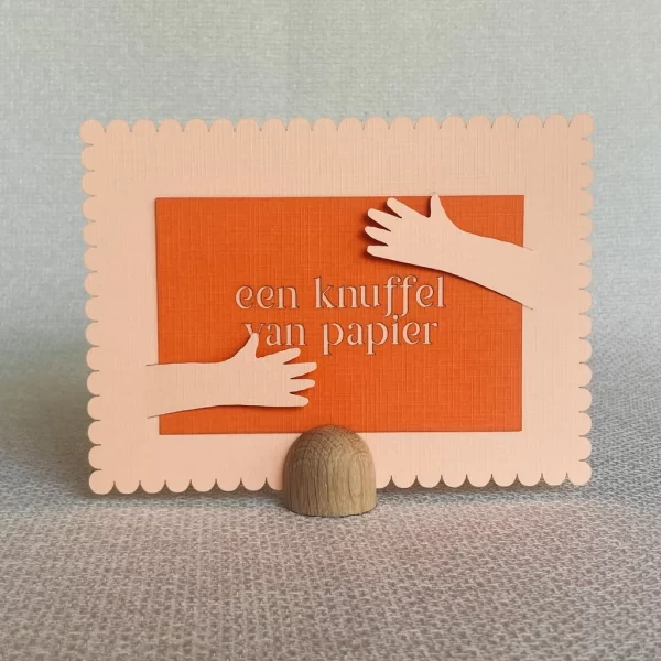 Vind je niet de juiste woorden? Heb je geen tekst kaartje overlijden? Geef dan een gecondoleerd kaartje en troostcadeau om iemand te troosten bij het overlijden. Een set kaarsen van 3 engeltjes met een condoleer kaartje is een mooi alternatieve manier om uw oprechte deelneming te betuigen en te tonen dat je er voor iemand bent. troost cadeau; troostcadeau; troost geschenk; iemand troosten bij overlijden; kaars; tekst kaartje overlijden; kaartje tekst overlijden, gecondoleerd kaartje, kaartje gecondoleerd, condoleer kaartje